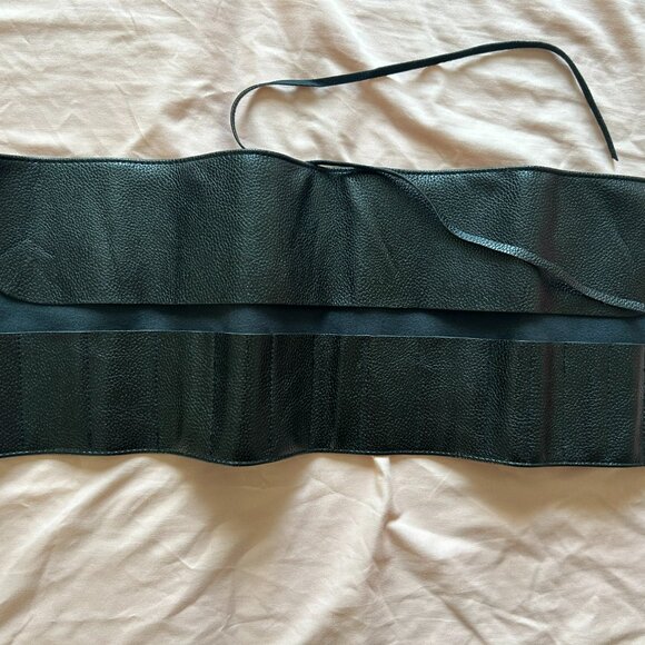 New! ELF Makeup Brush Roll - Picture 2 of 3